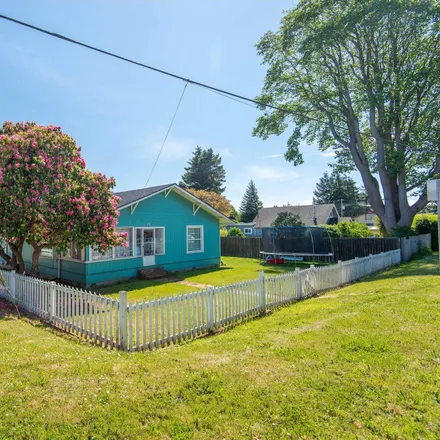 Buy this 3 bed house on West D Street in Eastside, Coos Bay
