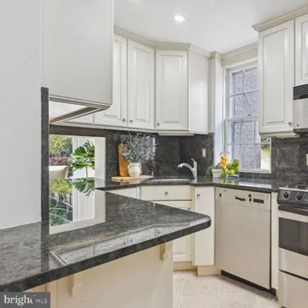 Image 8 - 1696 32nd Street Northwest, Washington, DC 20235, USA - Townhouse for sale