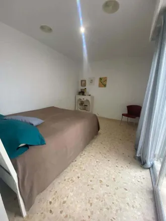 Rent this 5 bed room on Carrer del Periodista José Ombuena in 4, 46010 Valencia