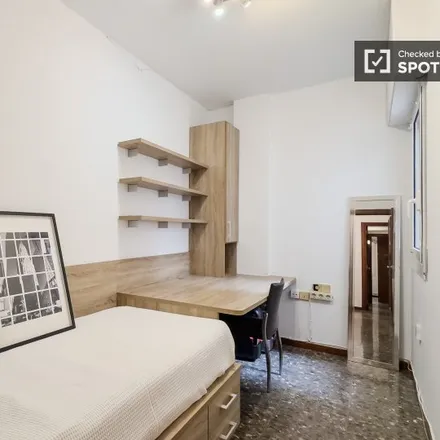 Rent this 5 bed room on Carrer de Floridablanca in 79, 81