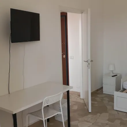 Rent this 3 bed room on Cassina di Prà in Autoscuola Baranzate, Via Aquileia