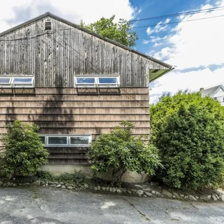 Image 3 - 240 Oak St, Lewiston, Maine, 04240 - House for sale