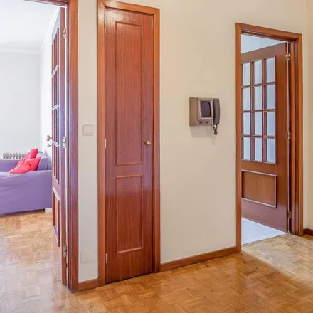 Rent this 3 bed apartment on Rot. da Areosa in Avenida de Fernão de Magalhães, 4200-517 Porto