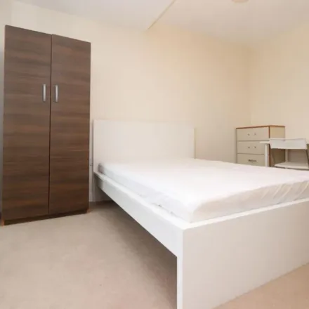 Image 5 - Barquentine Heights, 4 Peartree Way, London, SE10 0HY, United Kingdom - Apartment for rent