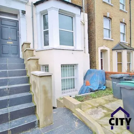 Rent this 3 bed apartment on Mayes Road in London, N22 6TN