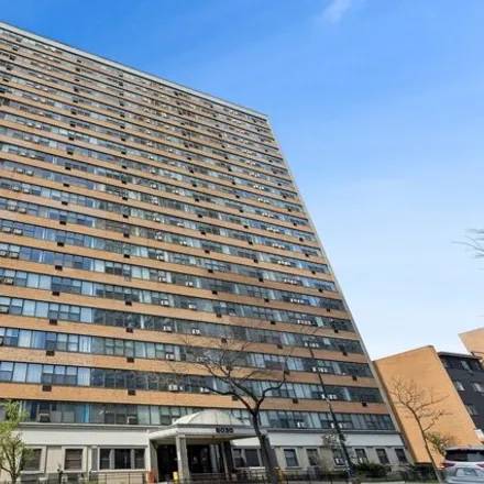 Buy this 1 bed condo on Sheridan Towers in 6030 North Sheridan Road, Chicago