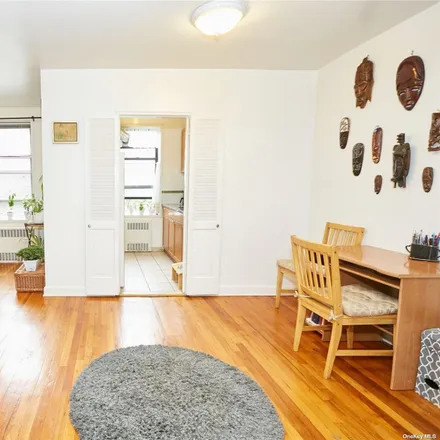 Image 2 - 141-60 84th Road, New York, NY 11435, USA - Condo for sale