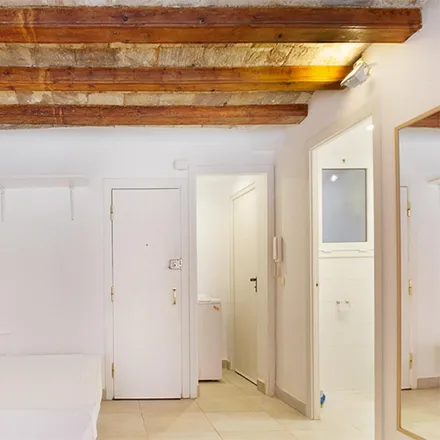 Rent this studio apartment on Carrer d'en Robador in 41, 08001 Barcelona