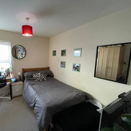 Rent this studio apartment on 7 Prospect Street in Plymouth, PL4 8NX