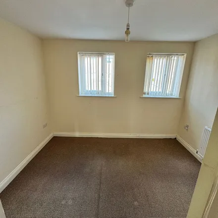 Rent this 4 bed townhouse on Meynell Road in Leicester, LE5 3TA