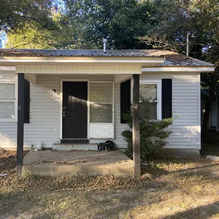 Buy this 2 bed house on 1316 Alma Avenue in Warner Robins, GA 31088