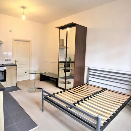 Image 3 - Witcombe Place, Cheltenham, GL52 2SW, United Kingdom - Apartment for rent