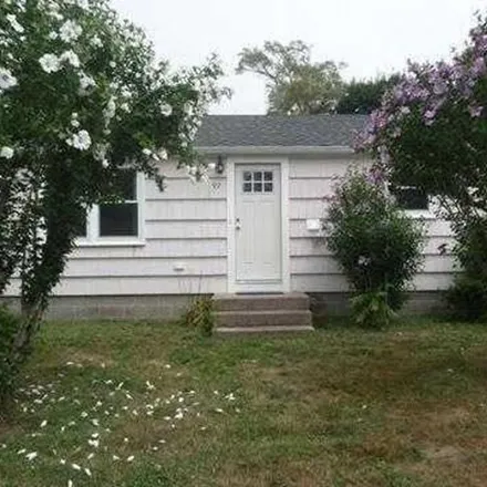 Image 2 - 85 Center Avenue, Middletown, RI 02842, USA - House for rent
