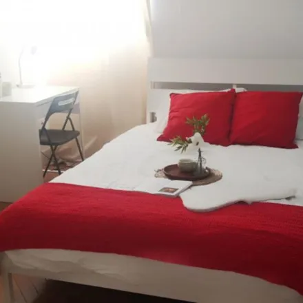 Rent this 9 bed room on Madrid in Calle Preciados, 42