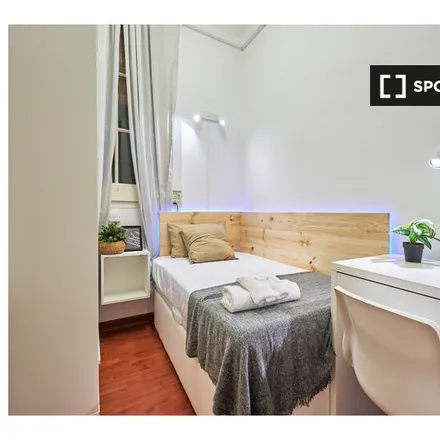 Rent this 5 bed room on Passeig de Sant Joan in 48, 08009 Barcelona