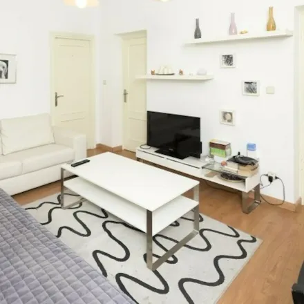 Rent this studio room on Ronda de Segovia in 13, 28005 Madrid