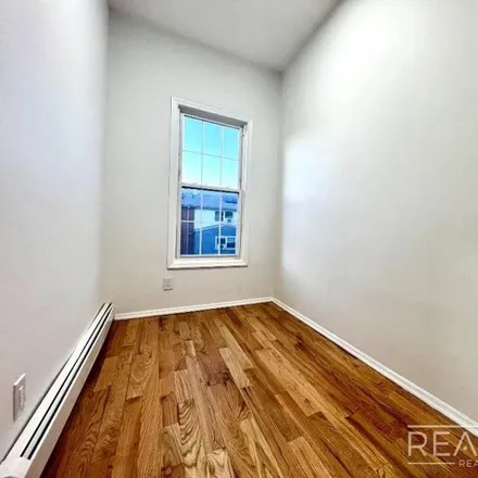Image 7 - 68 Covert Street, New York, NY 11207, USA - Townhouse for rent