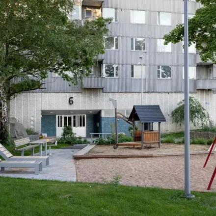 Rent this 3 bed apartment on Norra Dragspelsgatan 6 in 421 43 Gothenburg, Sweden