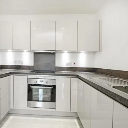 Image 3 - Lakeview, Moorhen Drive, The Hyde, London, NW9 7FF, United Kingdom - Apartment for rent