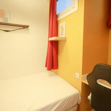 Rent this 5 bed apartment on Carrer de Villarroel in 205-219, 08036 Barcelona