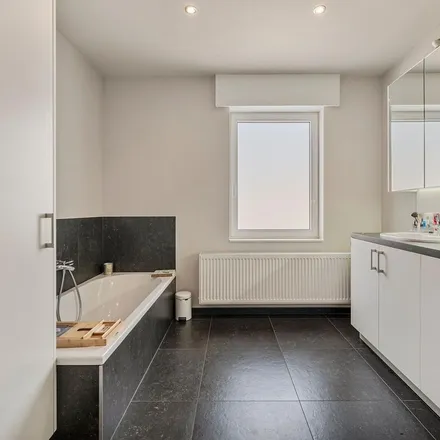 Rent this 3 bed apartment on Duinkerkestraat 198 in 8970 Poperinge, Belgium