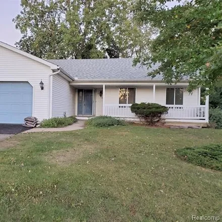 Buy this 3 bed house on 2584 Onagon Trail in Waterford Township, MI 48328