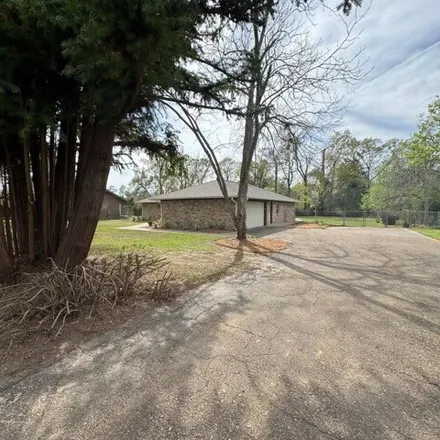 Image 3 - 301 Glass Street, DeRidder, LA 70634, USA - House for sale