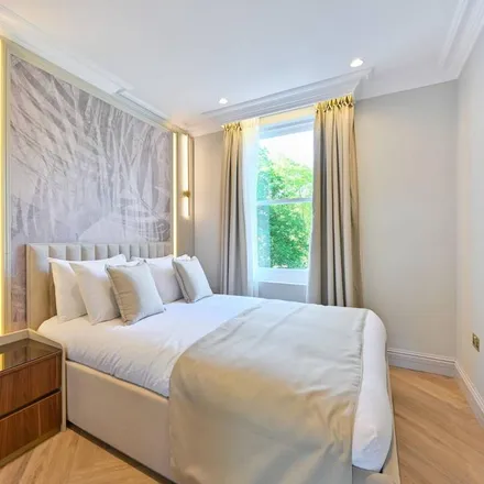 Image 5 - Royal Crescent Gardens, Royal Crescent, London, W11 4SN, United Kingdom - Apartment for rent
