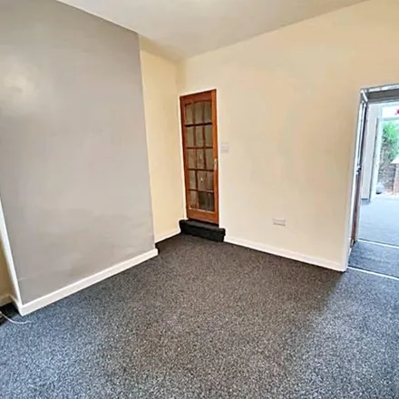 Rent this 3 bed house on Highfield Road in Smethwick, B67 6AP