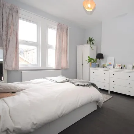 Rent this 1 bed apartment on 90 Weir Road in London, SW12 0NB