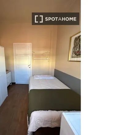 Rent this 5 bed room on Madrid in Calle del Conde de Peñalver, 29