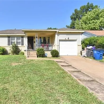 Buy this 3 bed house on 2514 South Hudson Place in Tulsa, OK 74114