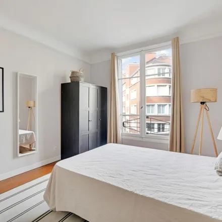 Rent this 4 bed room on 1 Rue François Mouthon in 75015 Paris, France