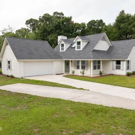 Buy this 3 bed house on 14 Chesterfield Dr in Beaufort, South Carolina