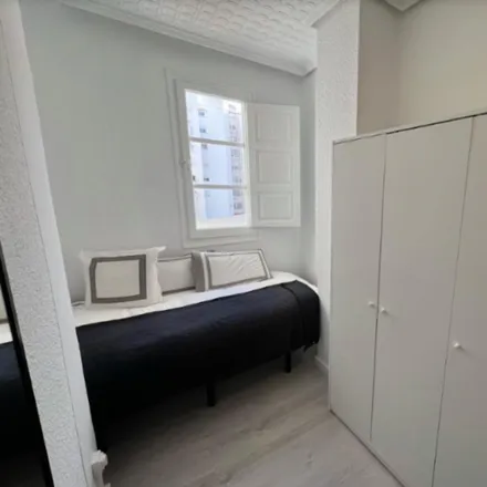 Rent this 4 bed room on Garrigós in Carrer de Maties Perelló, 46005 Valencia