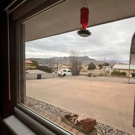 Image 6 - 902 Grape Street, Truth or Consequences, NM 87901, USA - House for sale