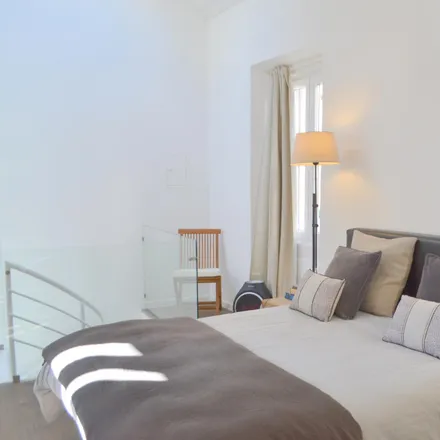 Rent this 1 bed apartment on Paulinho Motostore in Alto do Carvalhão, 1070-221 Lisbon