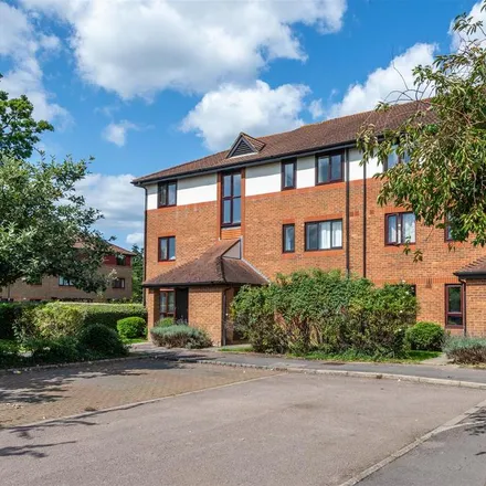 Rent this studio apartment on Woodlands in Horley, RH6 9UX