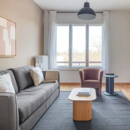 Rent this 2 bed apartment on Hohenzollerndamm 67a in 14199 Berlin, Germany