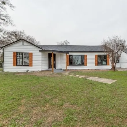 Buy this 3 bed house on 681 North Gilmer Avenue in Dawson, Navarro County