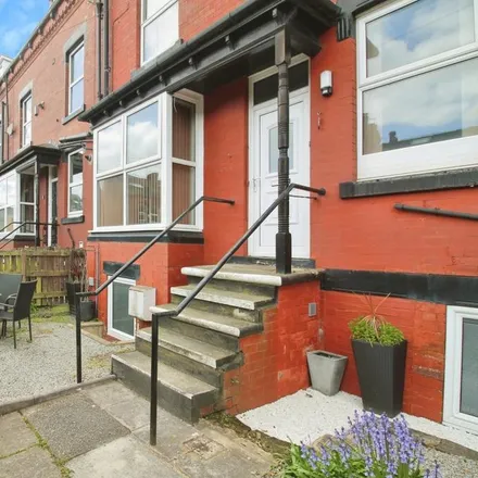 Rent this 1 bed townhouse on Trelawn Terrace in Leeds, LS6 3JQ