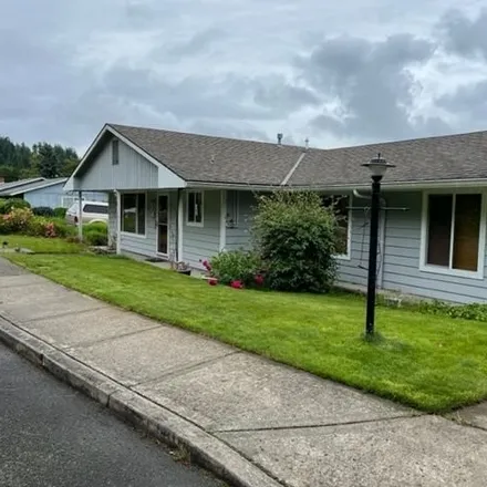 Buy this 3 bed house on 11940 Southwest King George Drive in Tigard, OR 97224