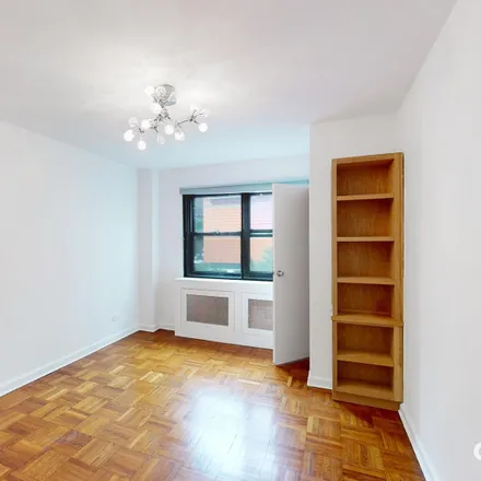 Image 7 - 305 East 72nd Street, New York, NY 10021, USA - Condo for sale
