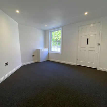 Image 3 - The Bells, Church Street, Spelthorne, TW18 4XH, United Kingdom - House for rent