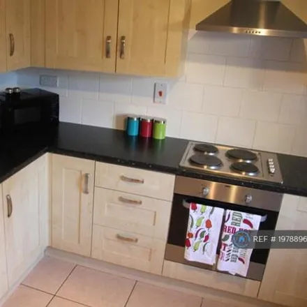 Rent this 6 bed duplex on 2 Salford Gardens in Nottingham, NG3 1LF