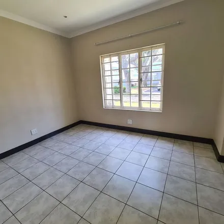 Image 3 - Chicken Licken, Oppenheimer Road, Athlone Park, Umbogintwini, South Africa - Apartment for rent