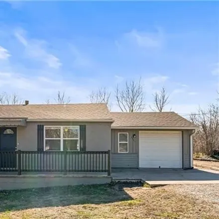 Buy this 3 bed house on 8069 East 102nd Street in Kansas City, MO 64134
