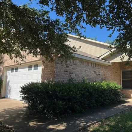 Rent this 3 bed house on 746 Carroll Ln in Lewisville, Texas