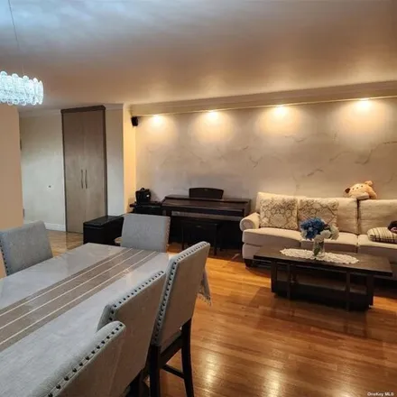 Image 7 - 61-25 98th Street, New York, NY 11374, USA - Apartment for sale