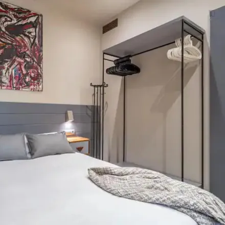 Rent this 3 bed apartment on Carrer de Rocafort in 32, 08001 Barcelona